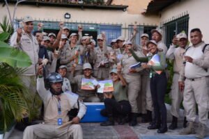 Con libros Aprendiendo Cómo Aprender_ Disfrutando Fórmula de la cebada después de graduación.(1)